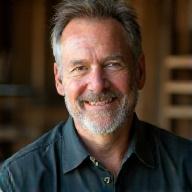 Portrett av Anders Larsen, møbelsnekker og designer hos Natt Bord.